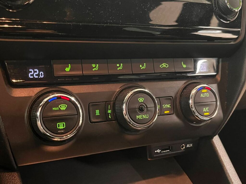 Skoda Octavia 2016 Punainen