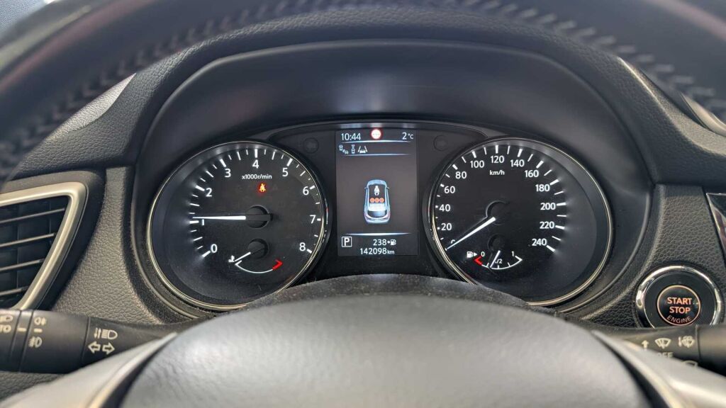 Nissan Qashqai 2016 Ruskea (beige)