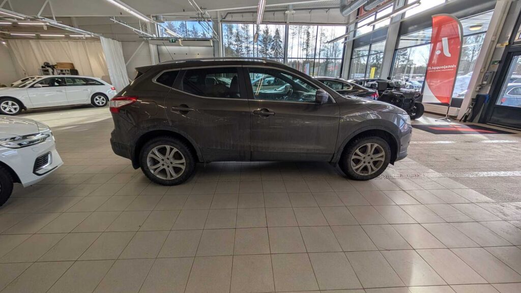 Nissan Qashqai 2016 Ruskea (beige)