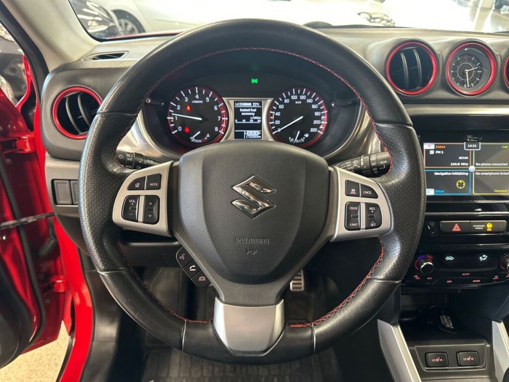 Suzuki Vitara 2016 Punainen