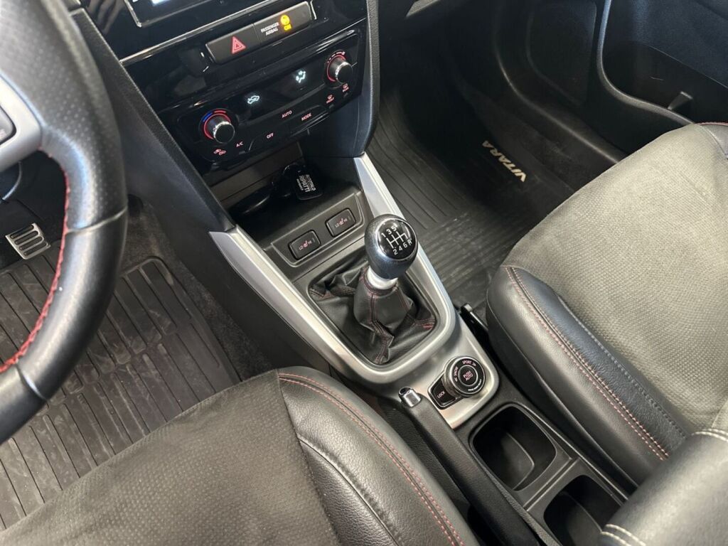 Suzuki Vitara 2016 Punainen