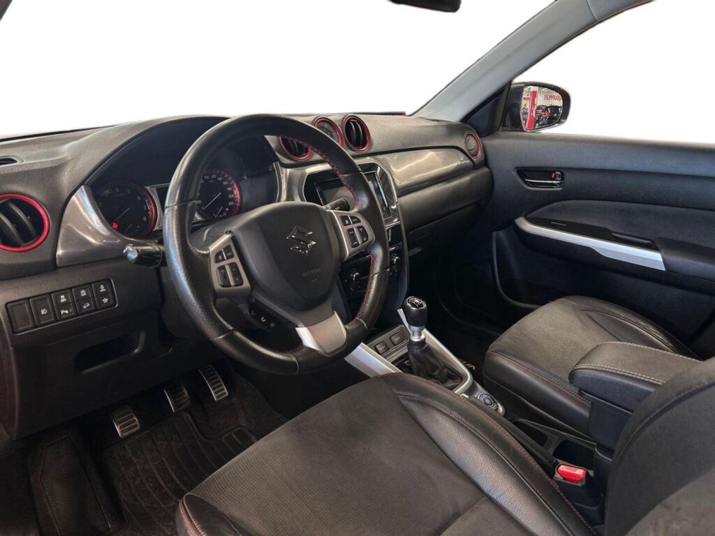 Suzuki Vitara 2016 Punainen