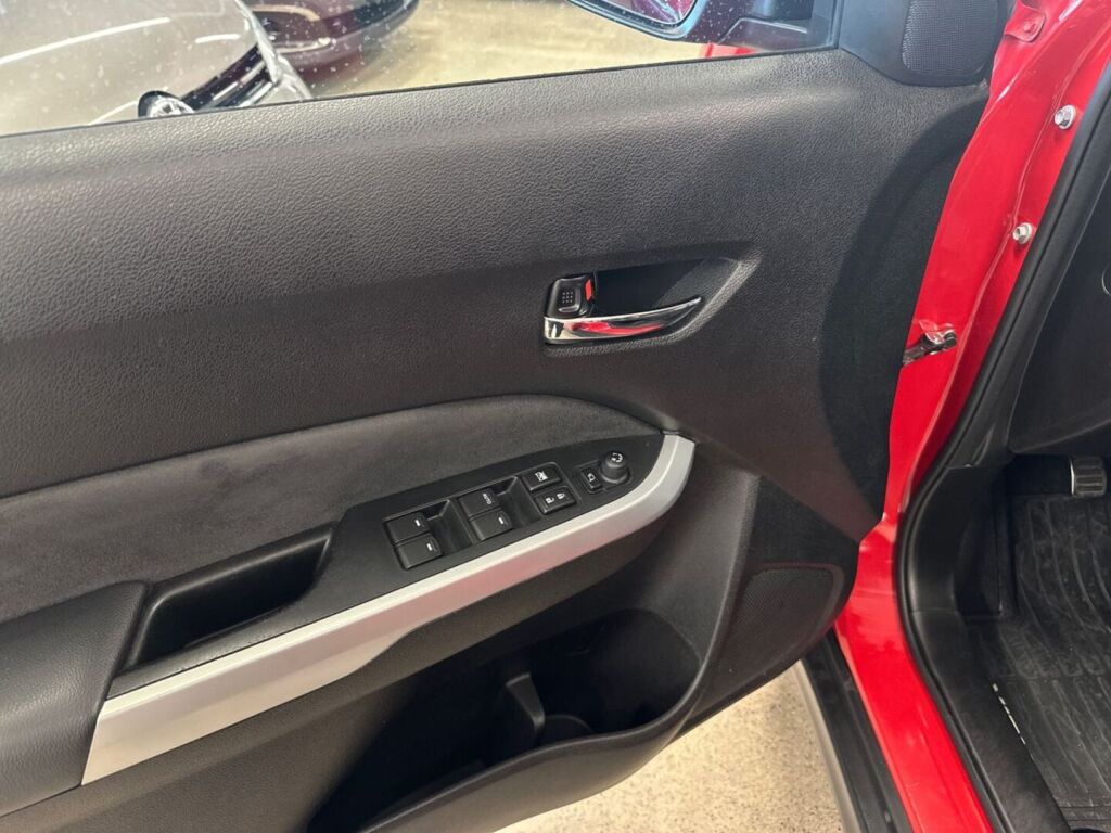 Suzuki Vitara 2016 Punainen