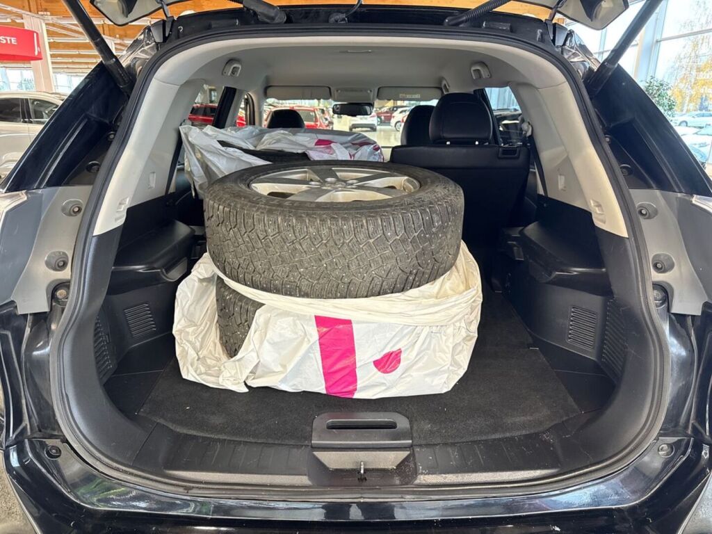 Nissan X-Trail 2016 Musta