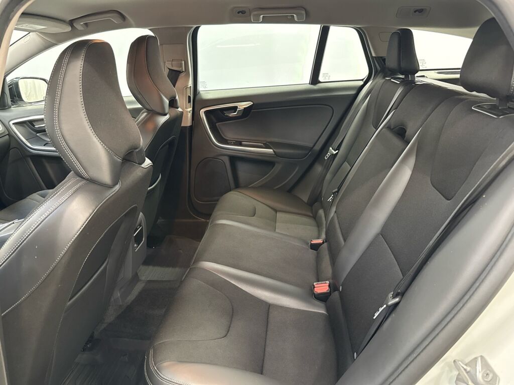 Volvo V60 Cross Country 2016 Valkoinen