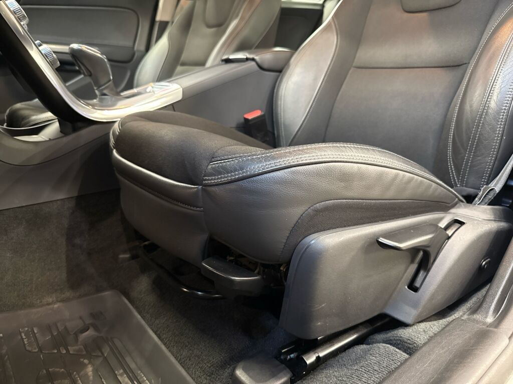 Volvo V60 Cross Country 2016 Valkoinen