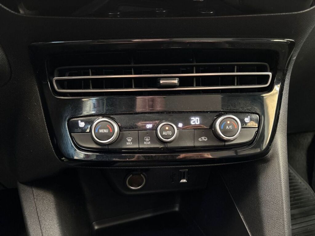 Opel Mokka-e 2023 Punainen(Red Rubi)
