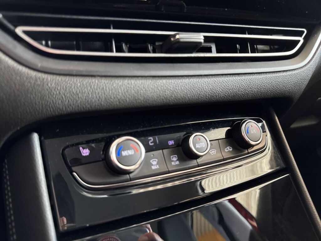 Opel Grandland 2023 Punainen