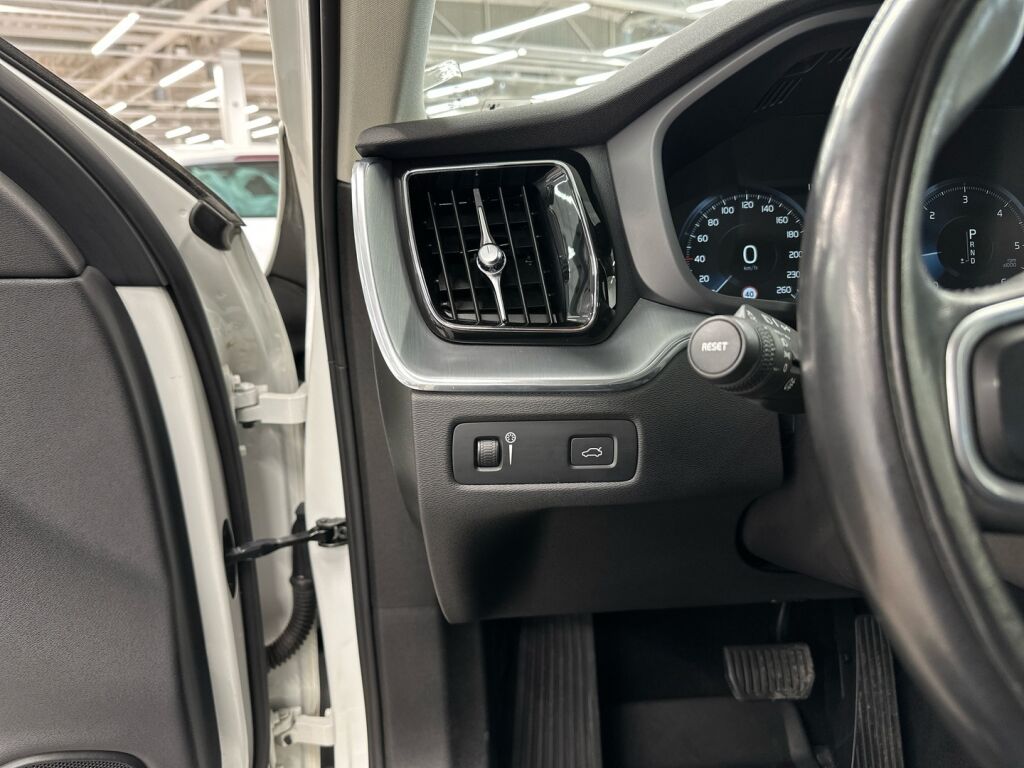 Volvo XC60 2018 Valkoinen