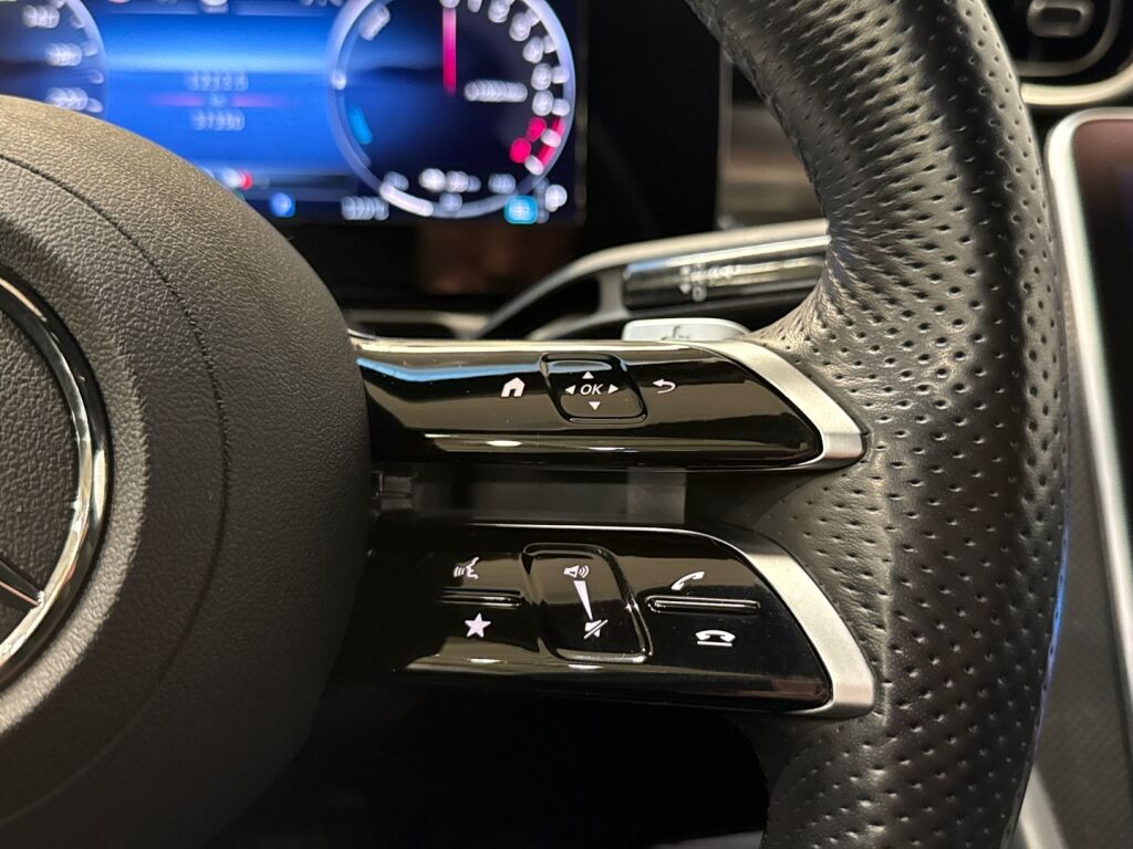 Mercedes-Benz C 2023 Musta