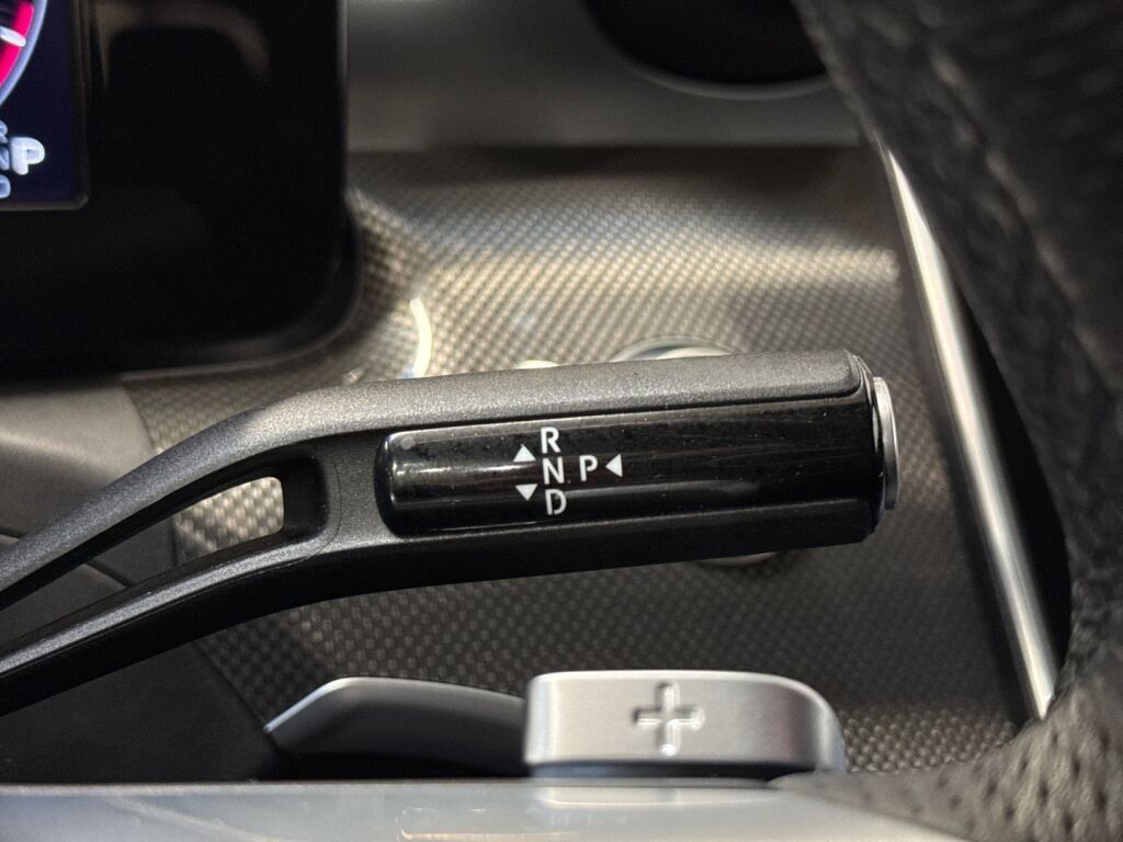 Mercedes-Benz C 2023 Musta