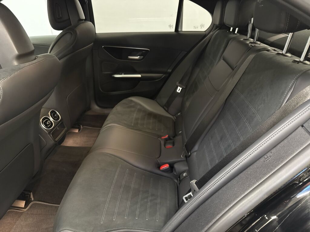 Mercedes-Benz C 2023 Musta