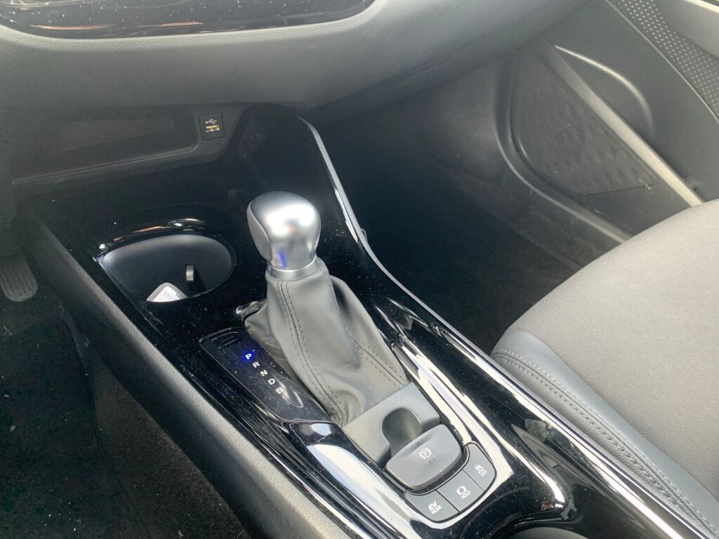 Toyota C-HR 2023 Harmaa