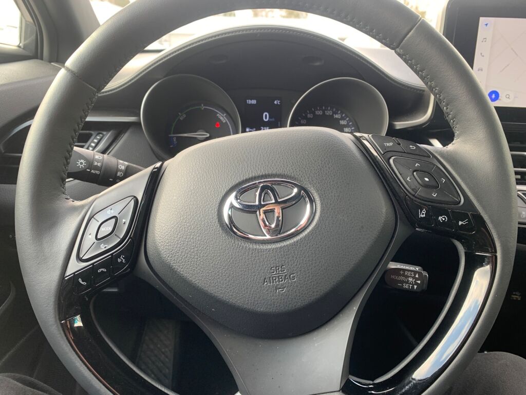 Toyota C-HR 2023 Harmaa