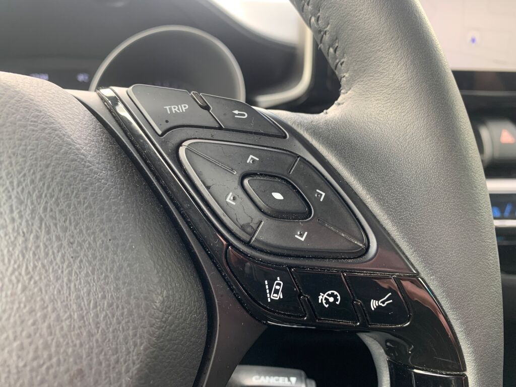 Toyota C-HR 2023 Harmaa