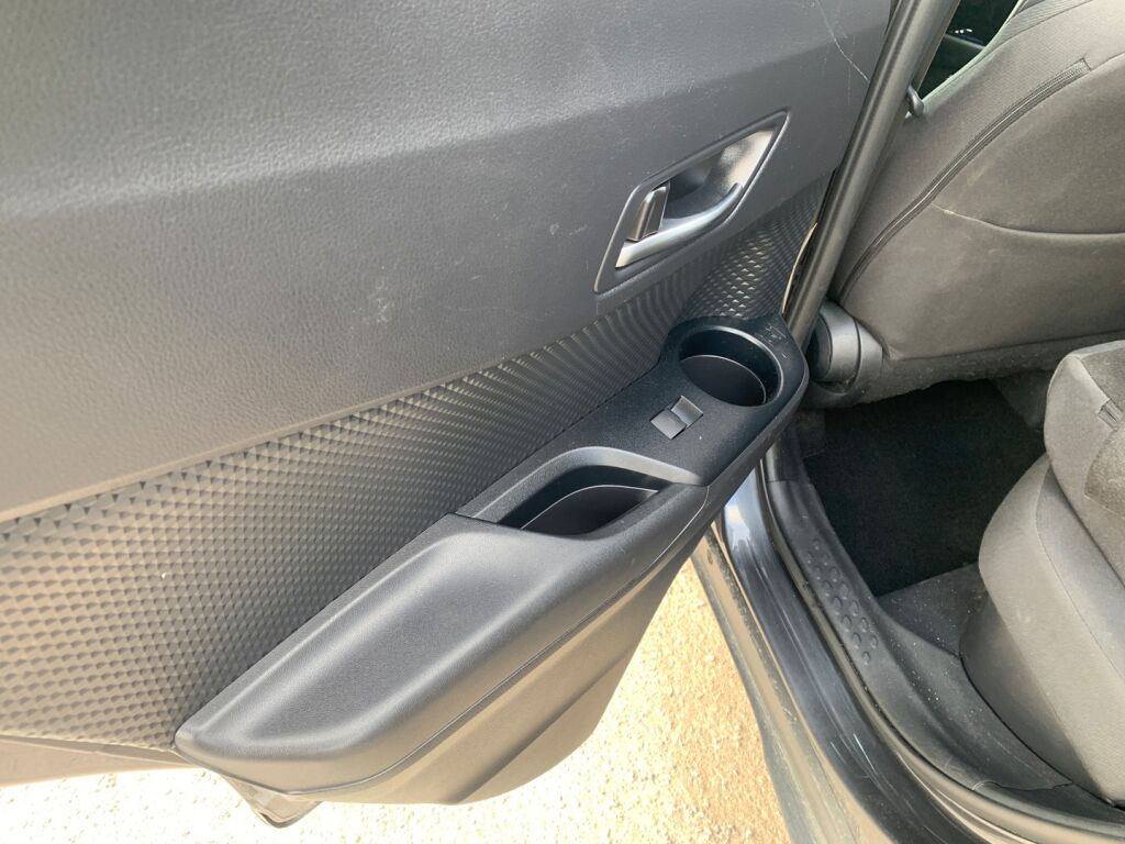 Toyota C-HR 2023 Harmaa