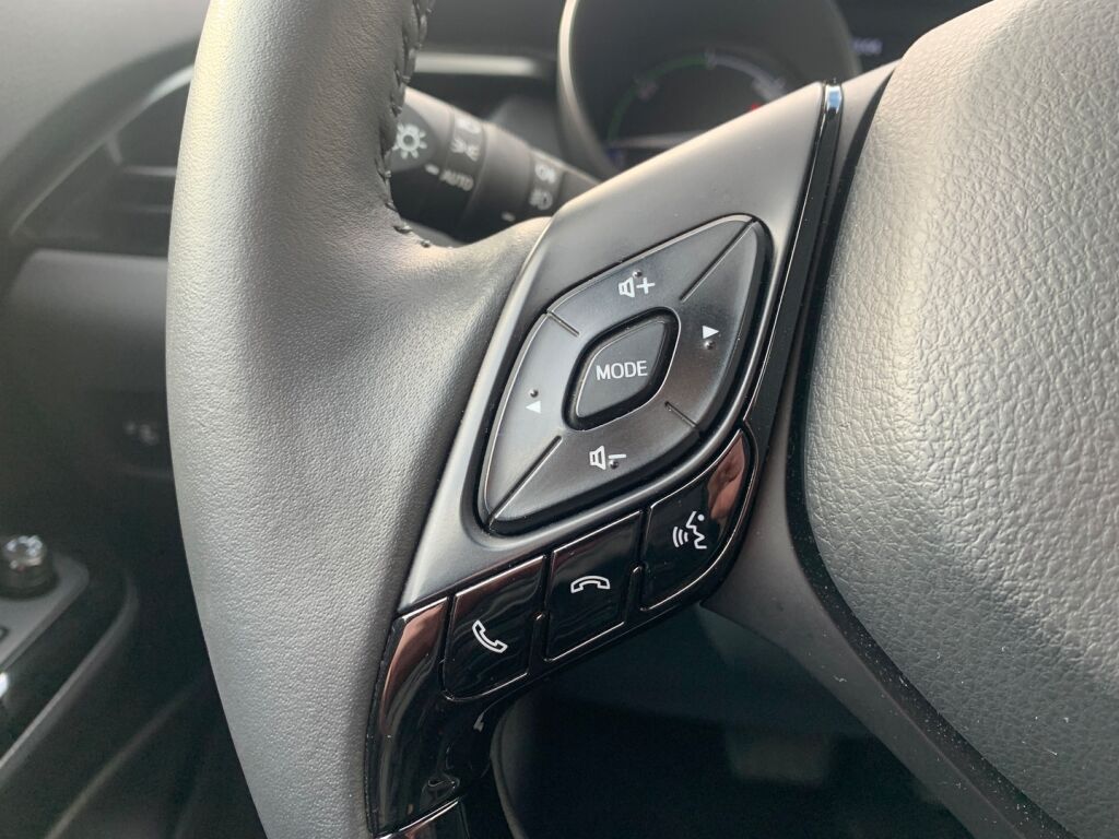 Toyota C-HR 2023 Harmaa