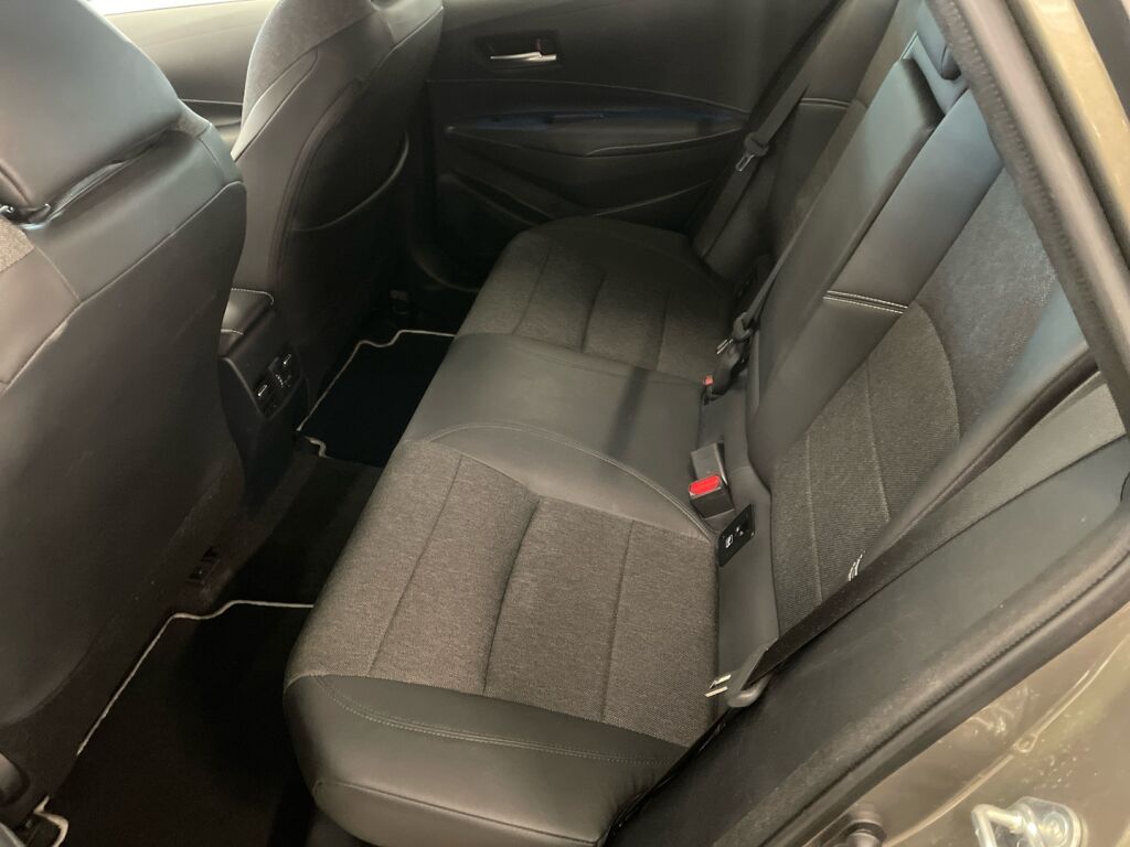 Toyota Corolla 2023 Ruskea (beige)