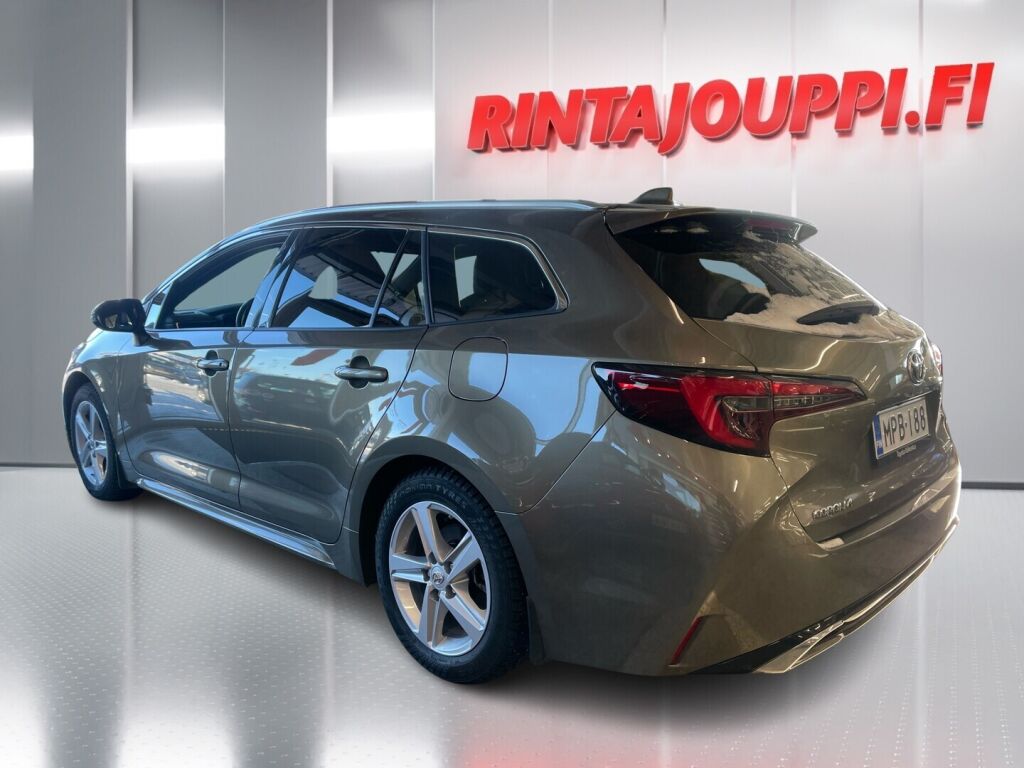 Toyota Corolla 2023 Ruskea (beige)