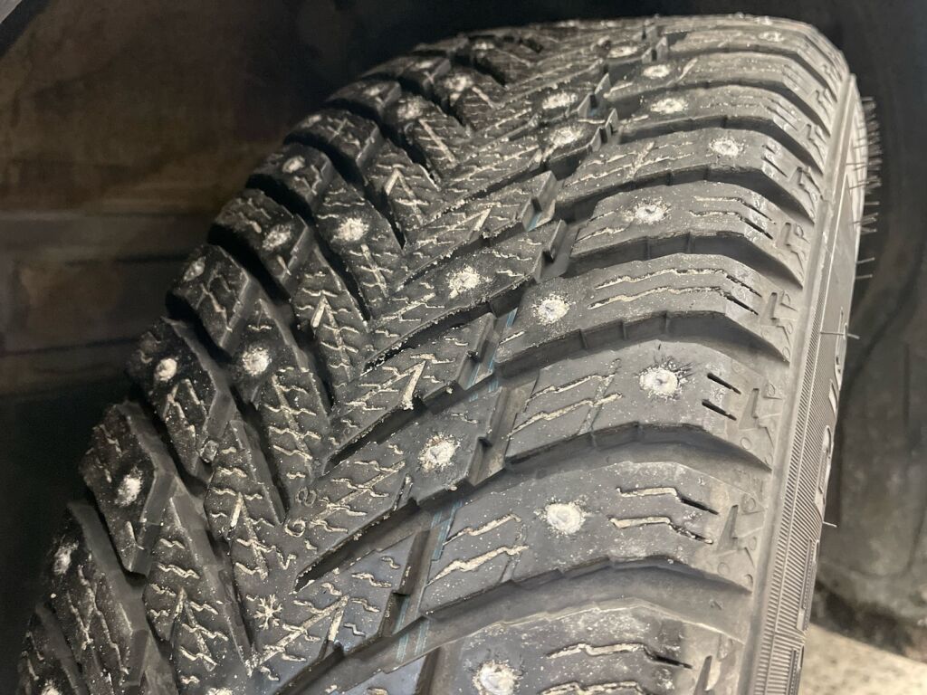 Toyota Corolla 2023 Ruskea (beige)