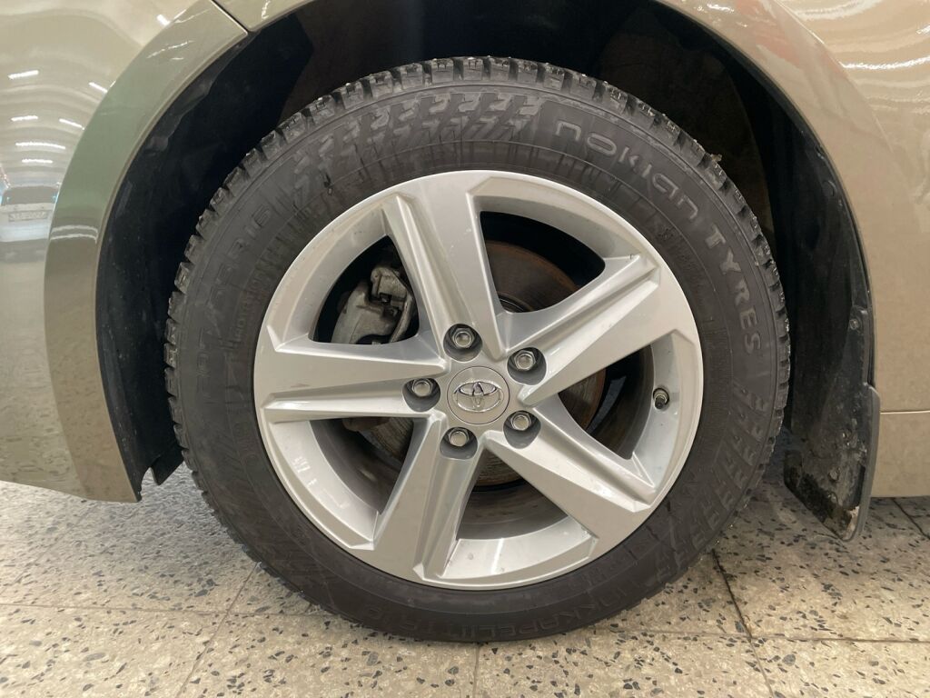 Toyota Corolla 2023 Ruskea (beige)