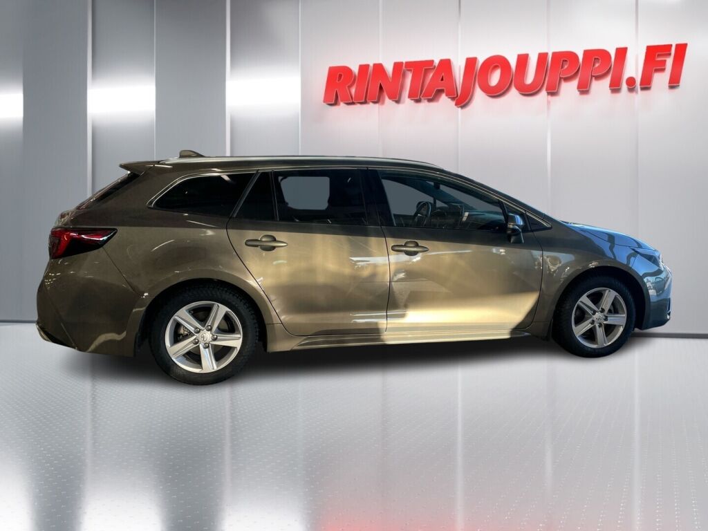 Toyota Corolla 2023 Ruskea (beige)