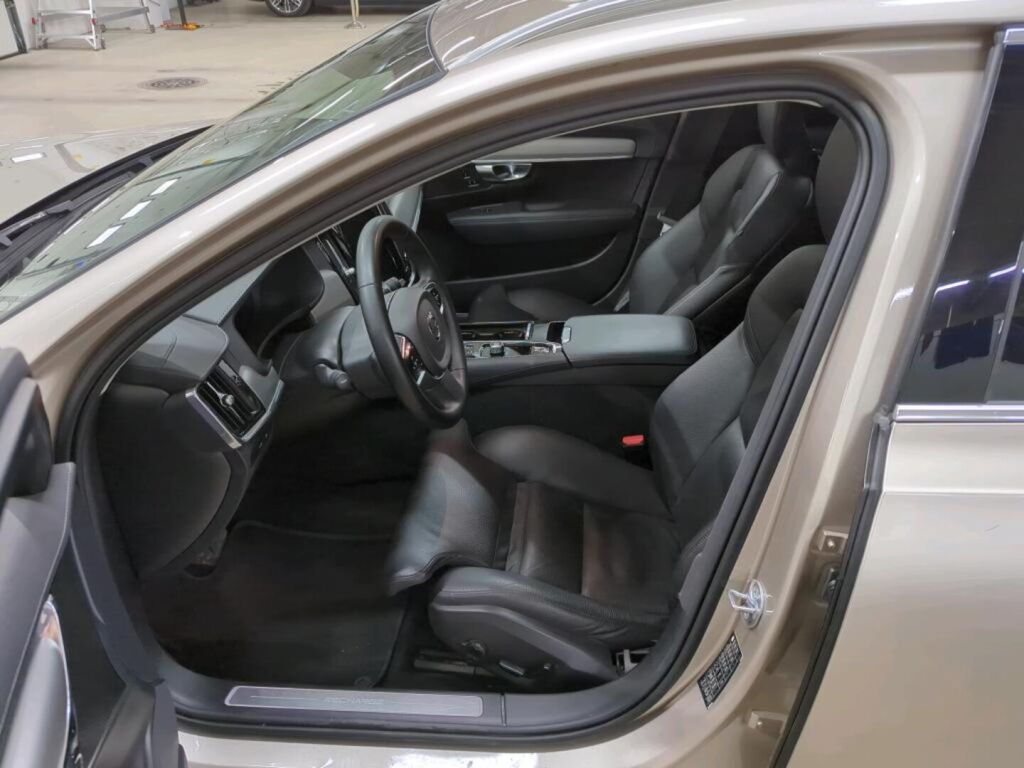 Volvo V90 2024 Ruskea (beige)