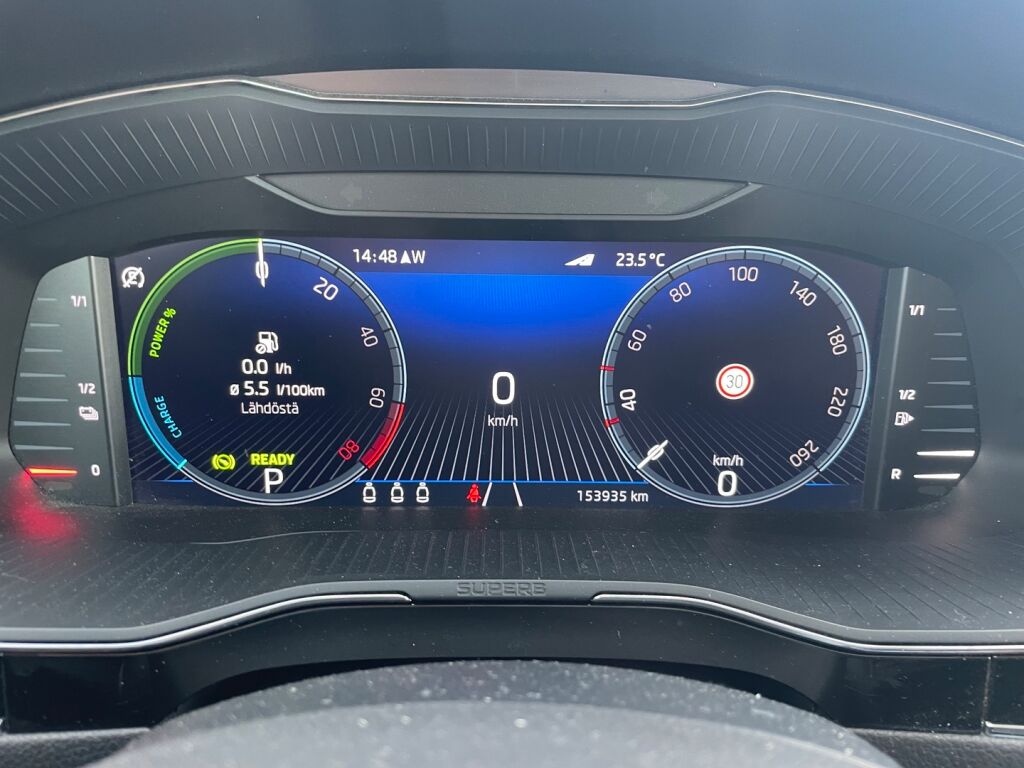 Skoda Superb 2023 Musta