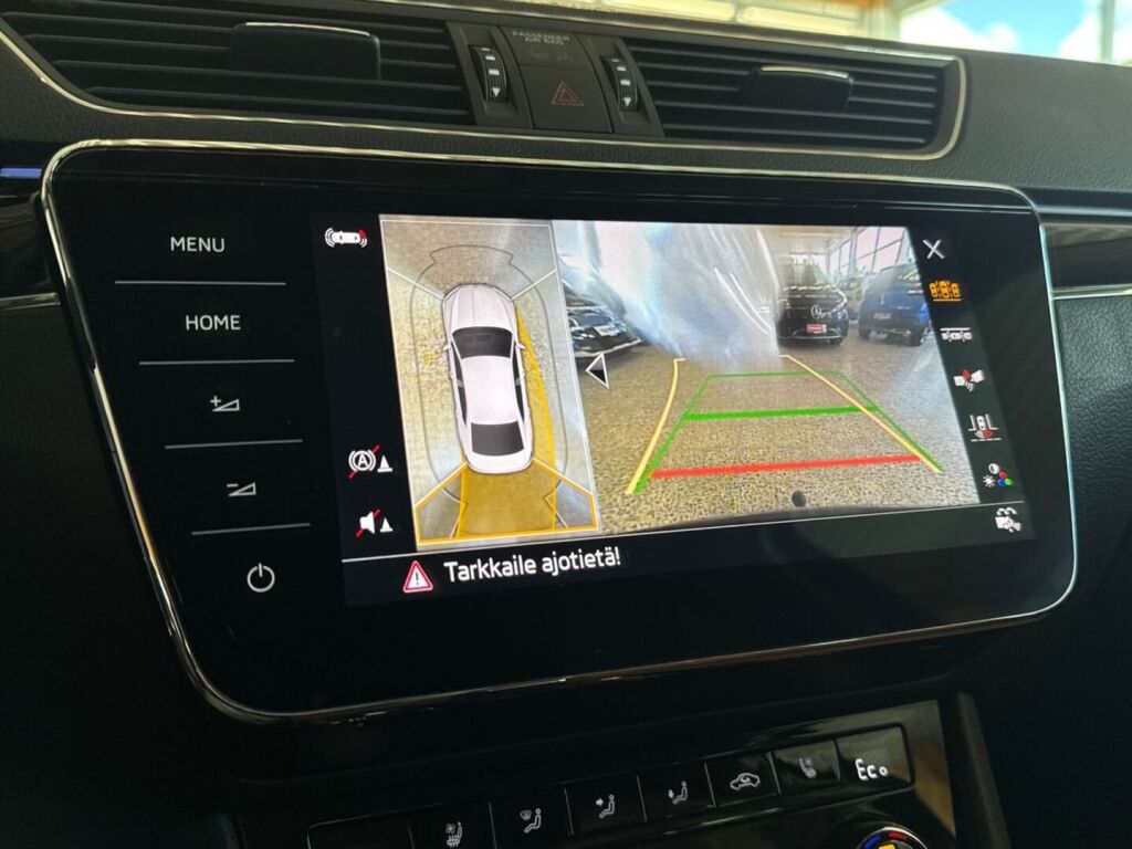 Skoda Superb 2023 Musta