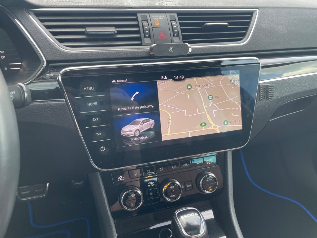 Skoda Superb 2023 Musta