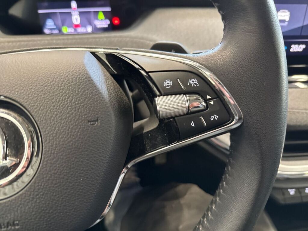 Skoda Enyaq 2023 Valkoinen