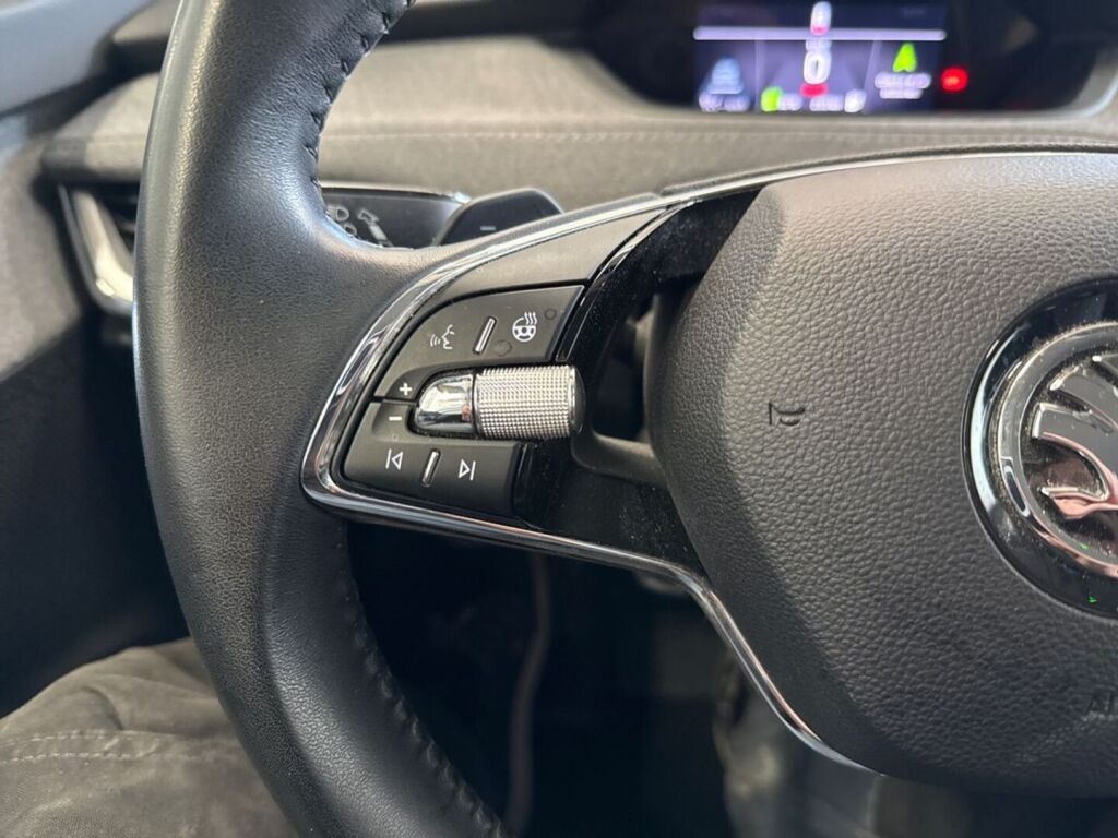 Skoda Enyaq 2023 Valkoinen