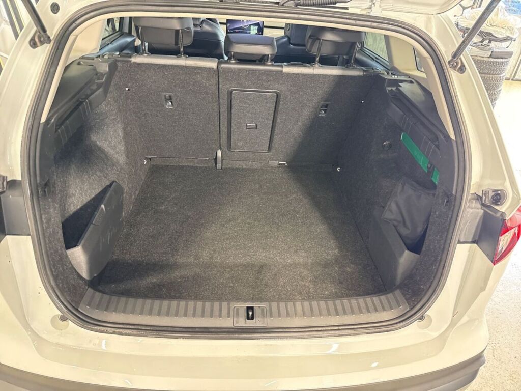 Skoda Enyaq 2023 Valkoinen