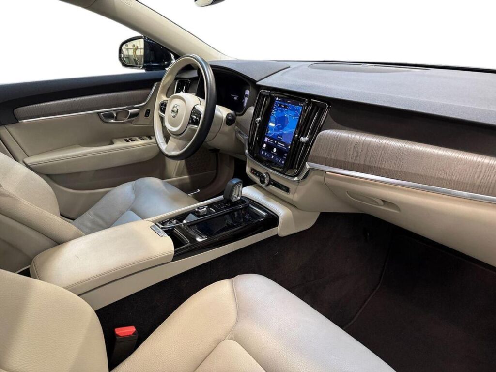 Volvo V90 2024 Musta