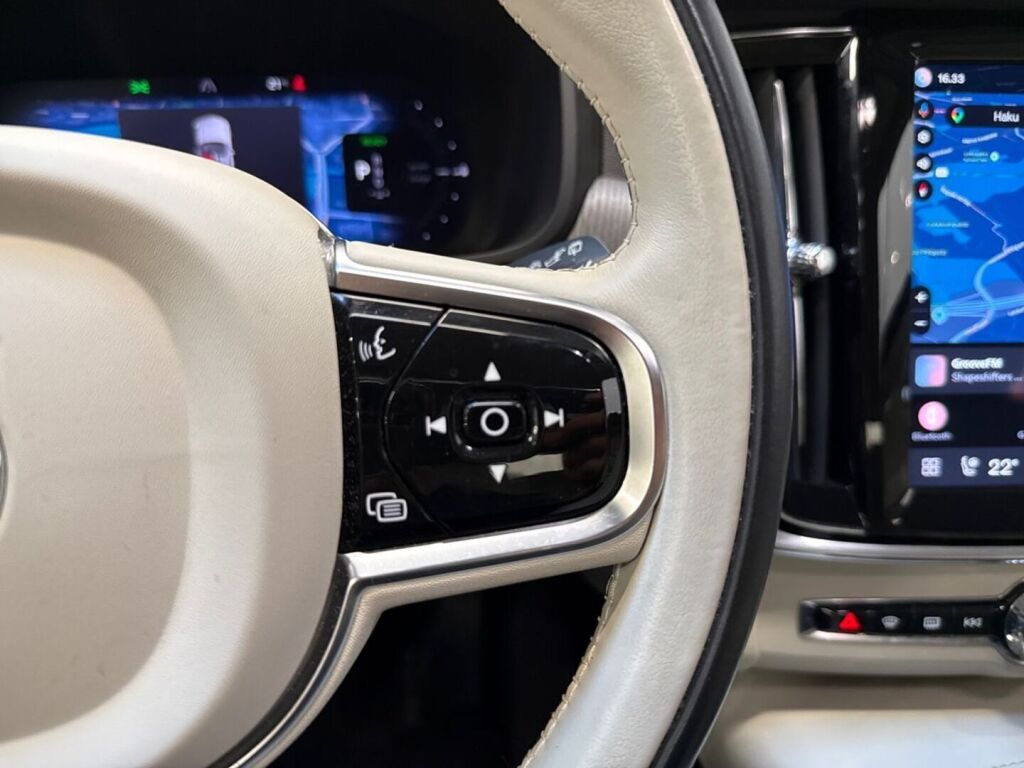 Volvo V90 2024 Musta