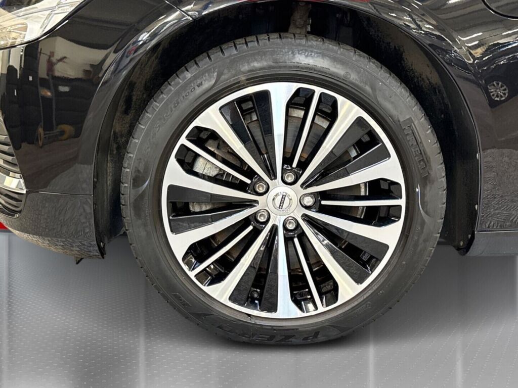 Volvo V90 2024 Musta