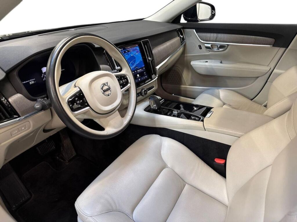 Volvo V90 2024 Musta