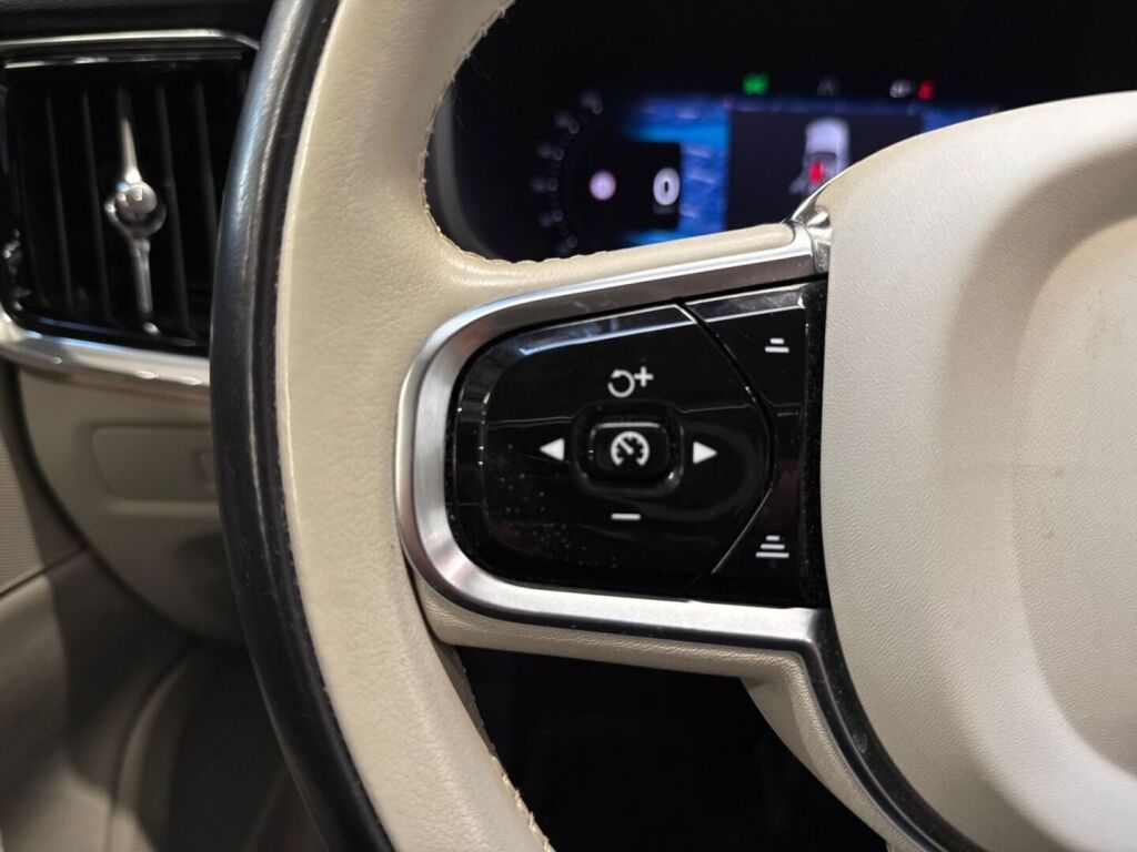 Volvo V90 2024 Musta