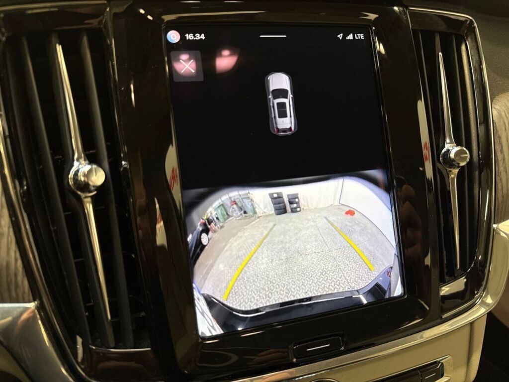 Volvo V90 2024 Musta