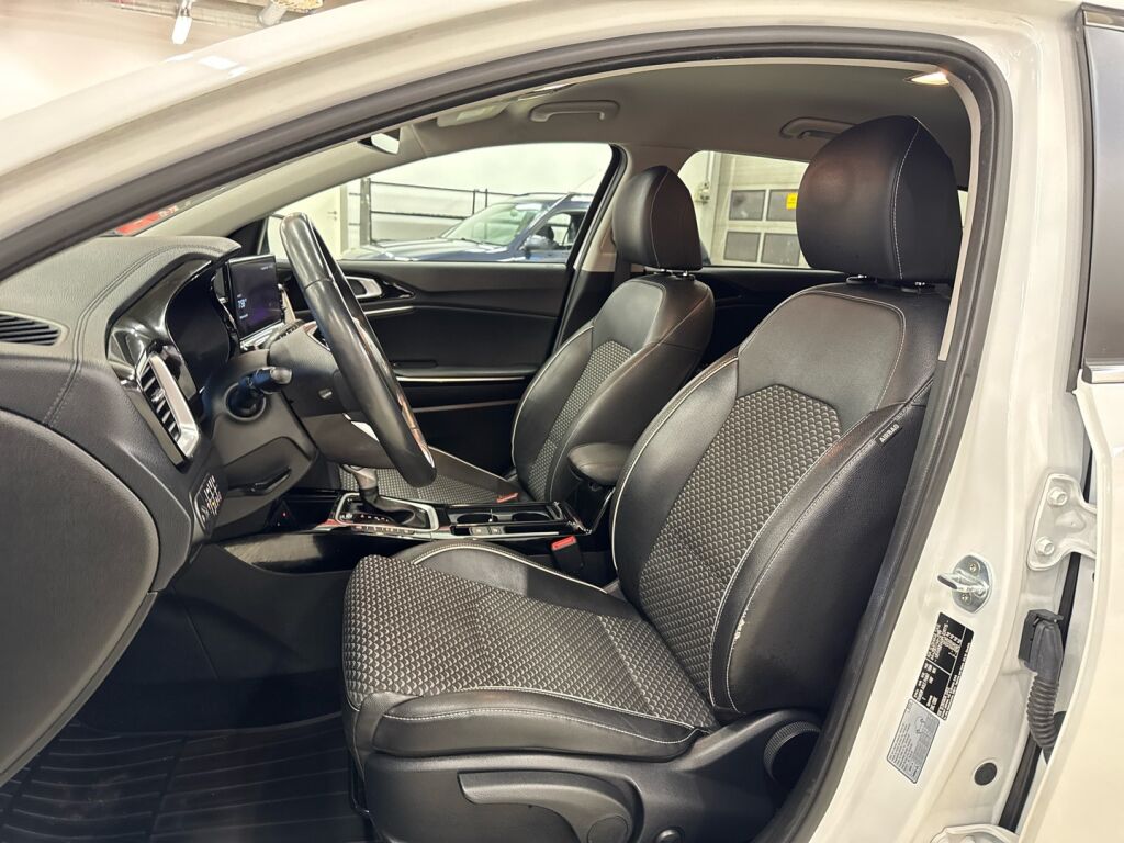 Kia Ceed 2023 Valkoinen