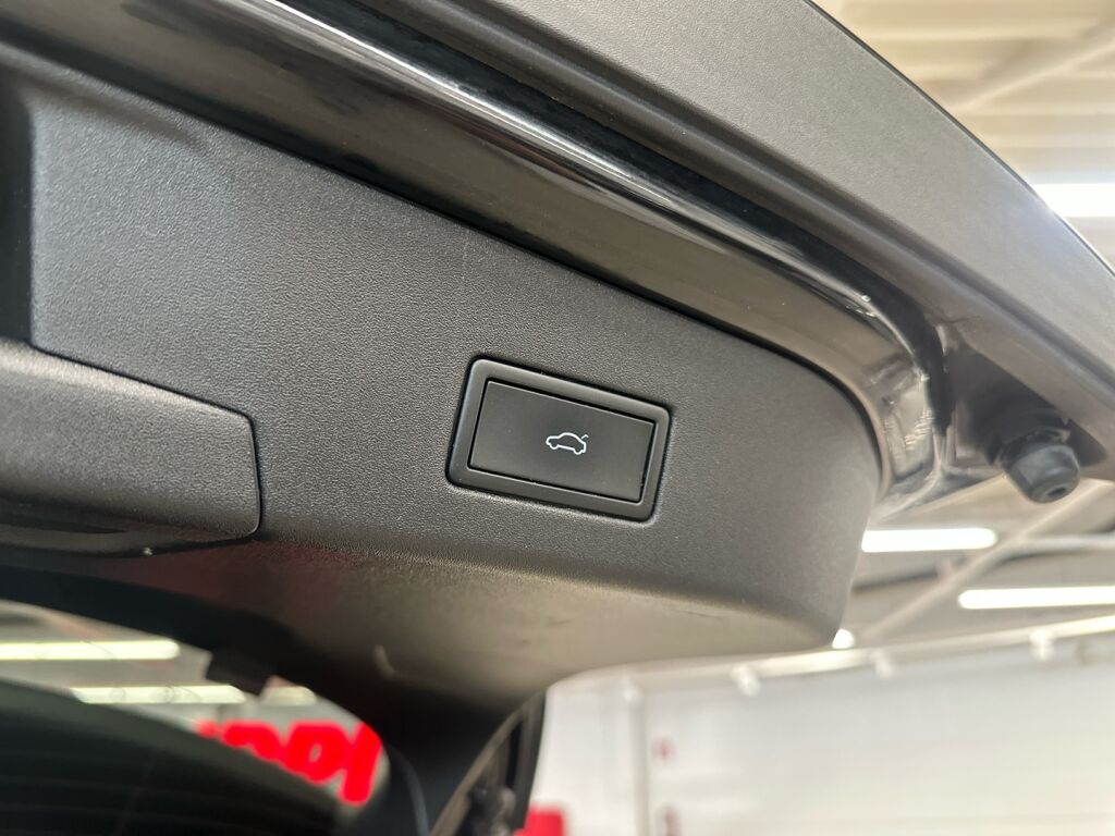 Volkswagen ID.4 2023 Musta