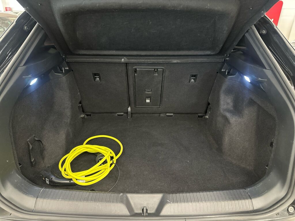 Volkswagen ID.4 2023 Musta