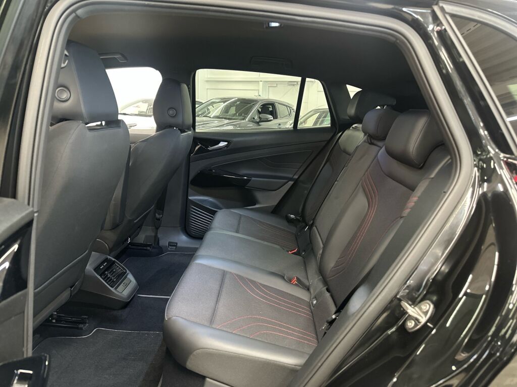 Volkswagen ID.4 2023 Musta