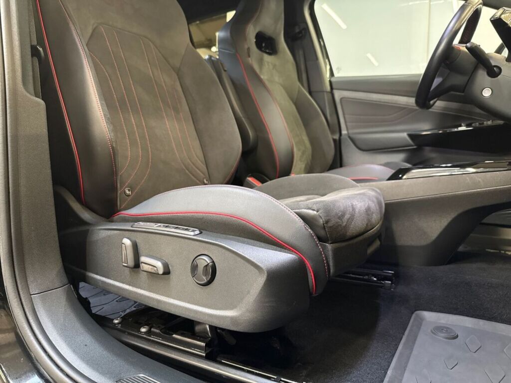 Volkswagen ID.4 2023 Musta