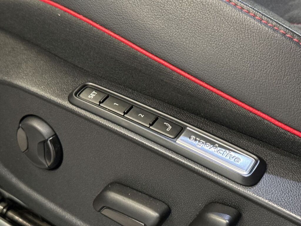 Volkswagen ID.4 2023 Musta