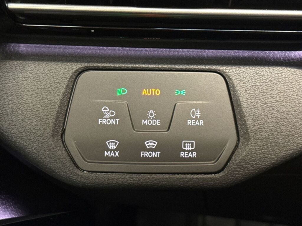 Volkswagen ID.4 2023 Musta