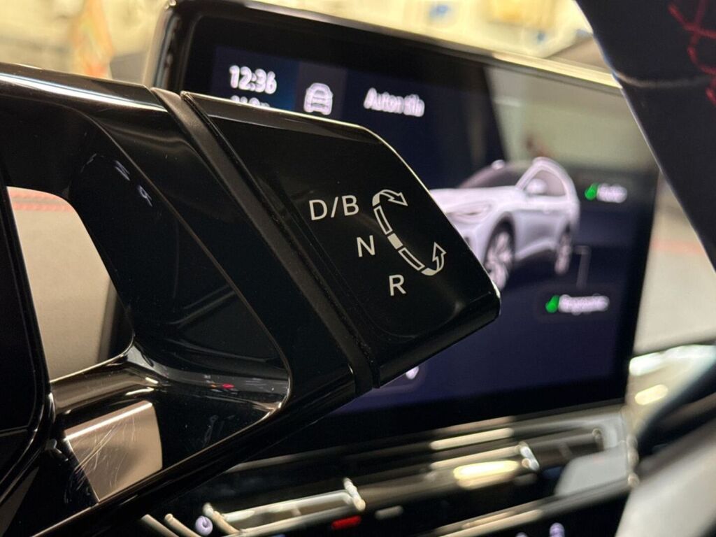 Volkswagen ID.4 2023 Musta