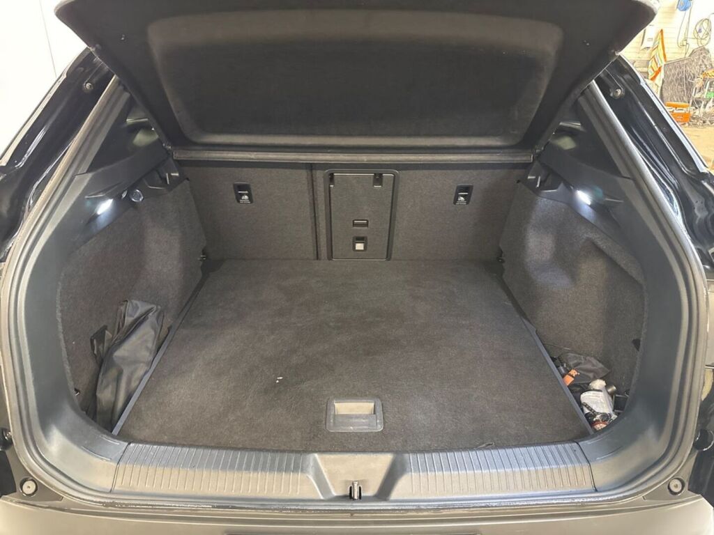 Volkswagen ID.4 2023 Musta