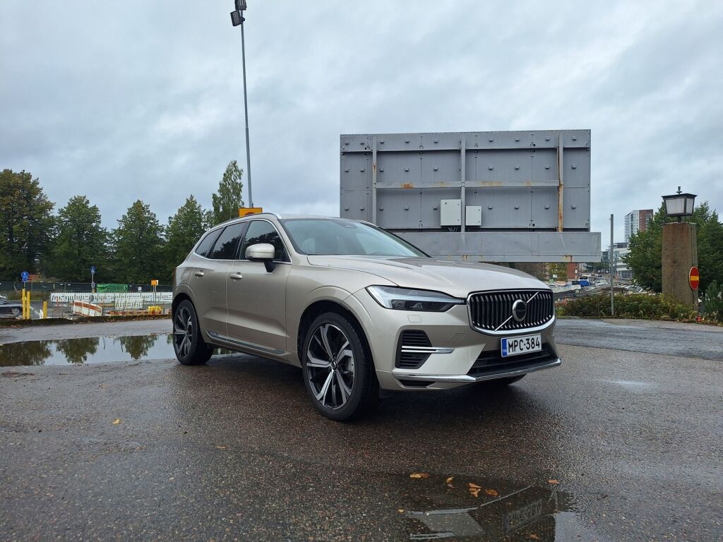 Volvo XC60 2024 Ruskea (beige)
