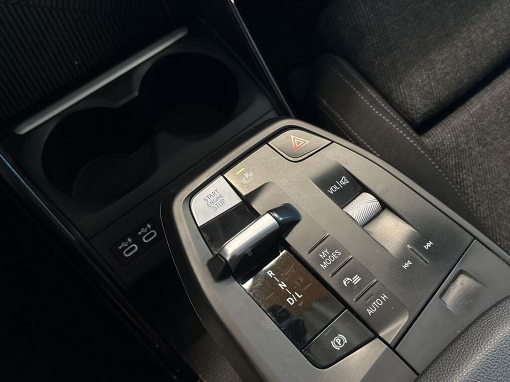 BMW 225 2023 Musta